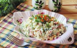 Рецепт Салат с крабовыми палочками, рисом, кукурузой, огурцом. Калорийность, химический состав и пищевая ценность.