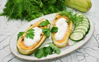 Кабачки-лодочки, фаршированные творогом, сыром и зеленью
