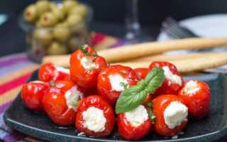 Перец, фаршированный сыром на зиму: фета, брынзой, в масле
